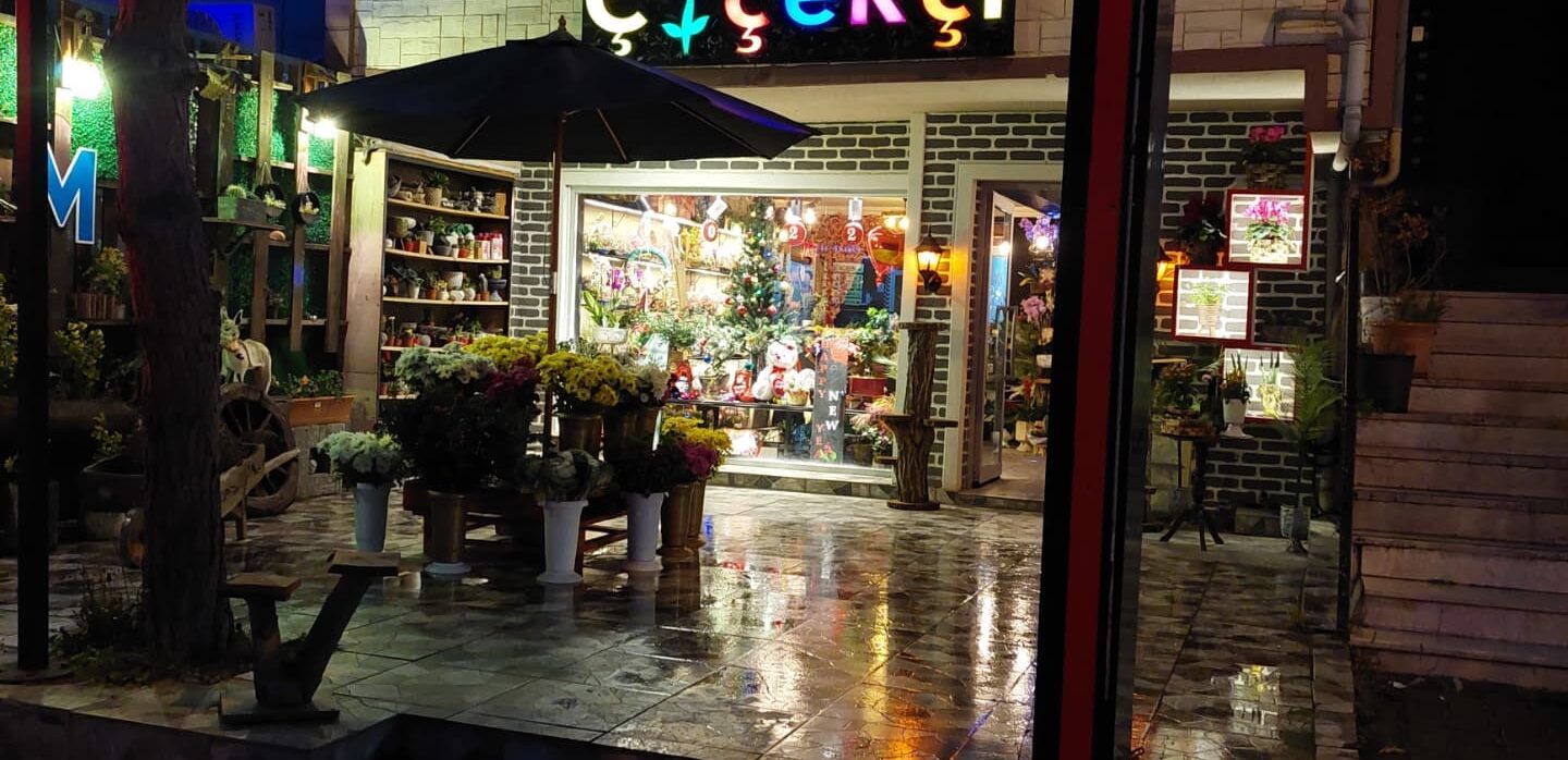 Masal Çiçekçilik Mağaza Vitrin Dekor